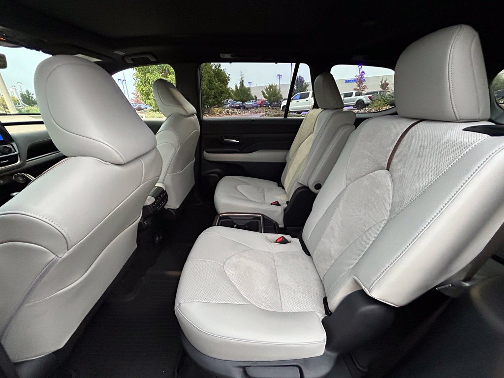 Used 2026 Toyota Grand Highlander AWD Hybrid image 23