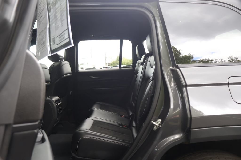 Used 2023 Jeep Grand Cherokee Altitude AWD/4WD image 43