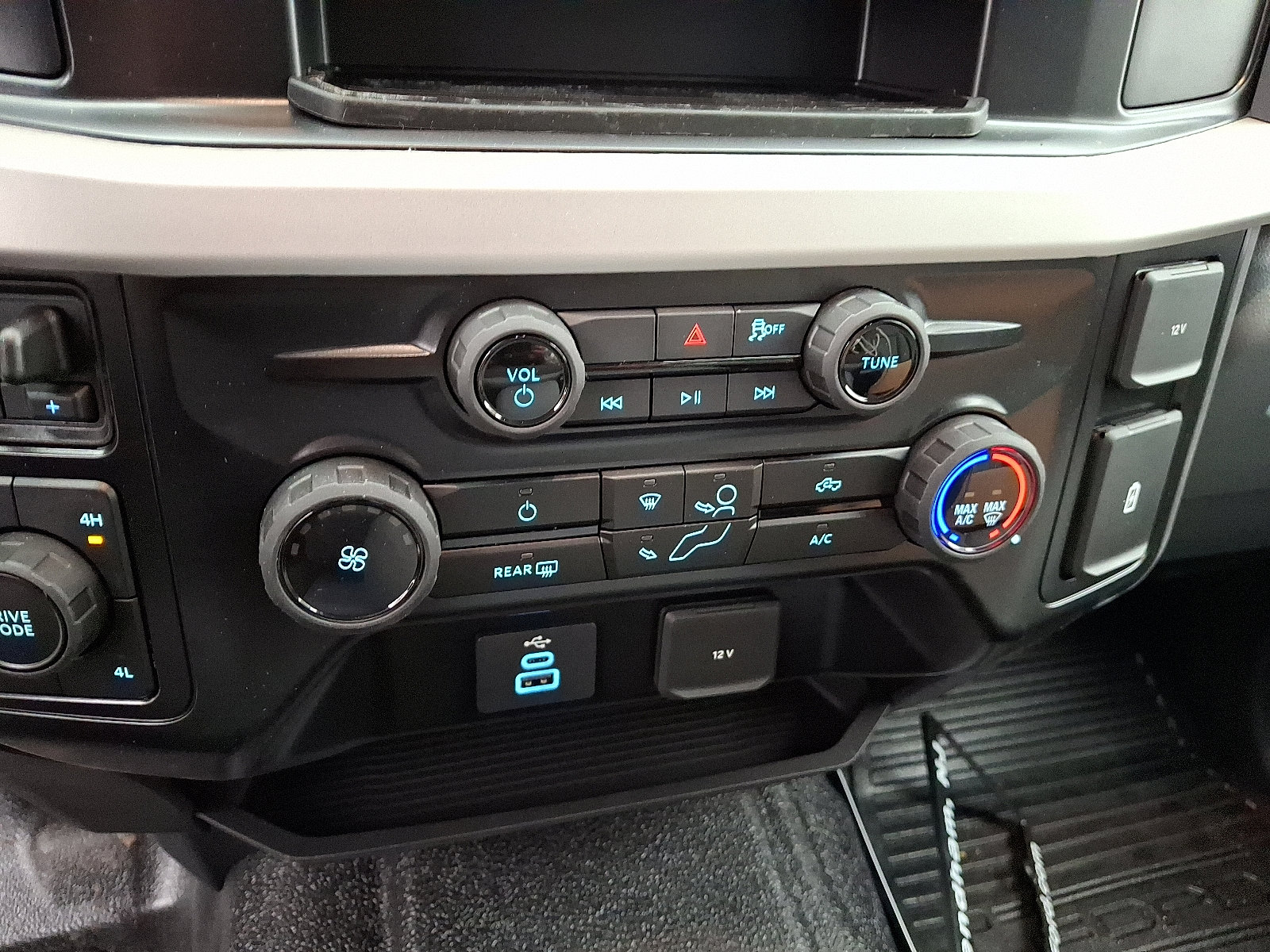 New 2026 Ford F550 4x4 Supercab Super Duty image 8