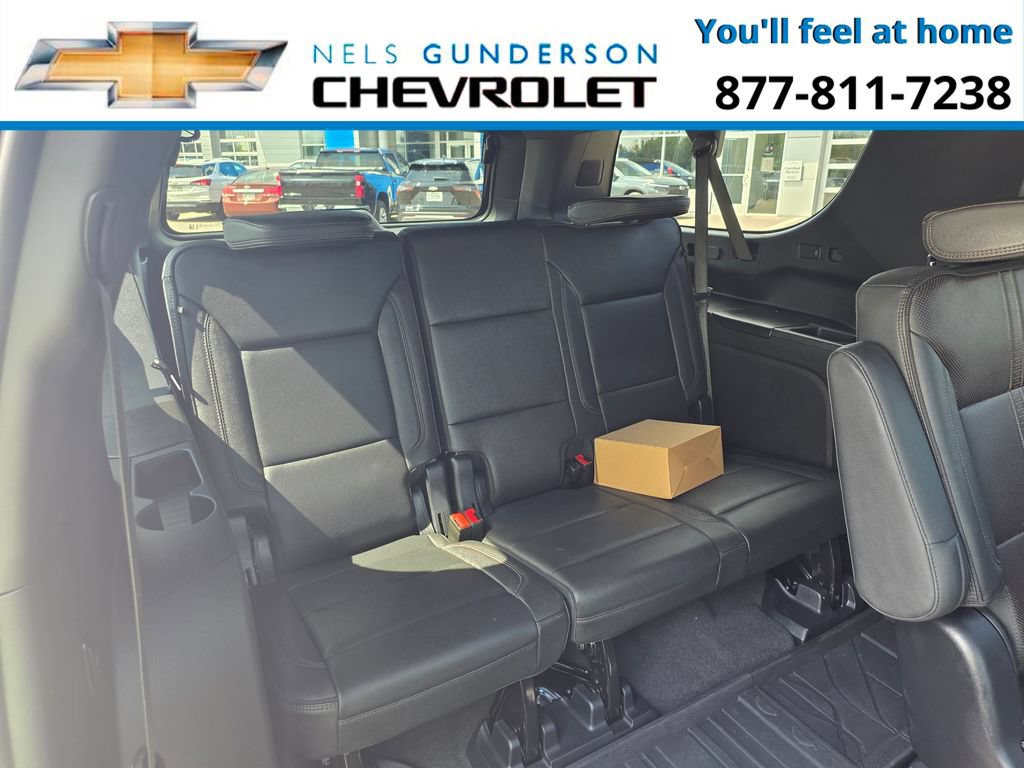 Certified 2025 Chevrolet Suburban High Country AWD/4WD image 13