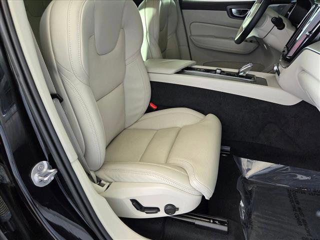 Used 2023 Volvo XC60 T8 Ultimate image 21
