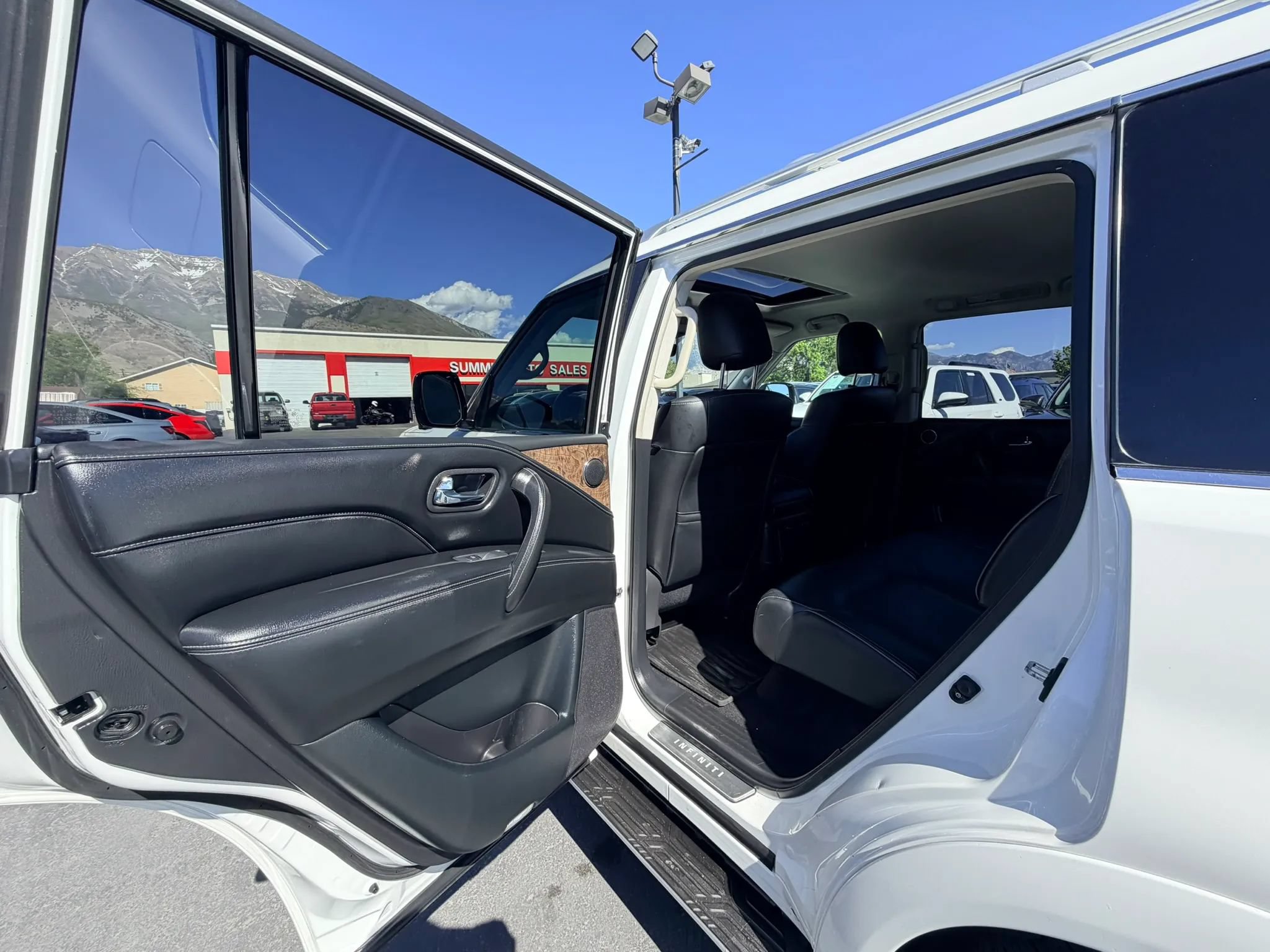 Used 2021 INFINITI QX80 Premium Select w/ All-Season Package AWD/4WD image 21