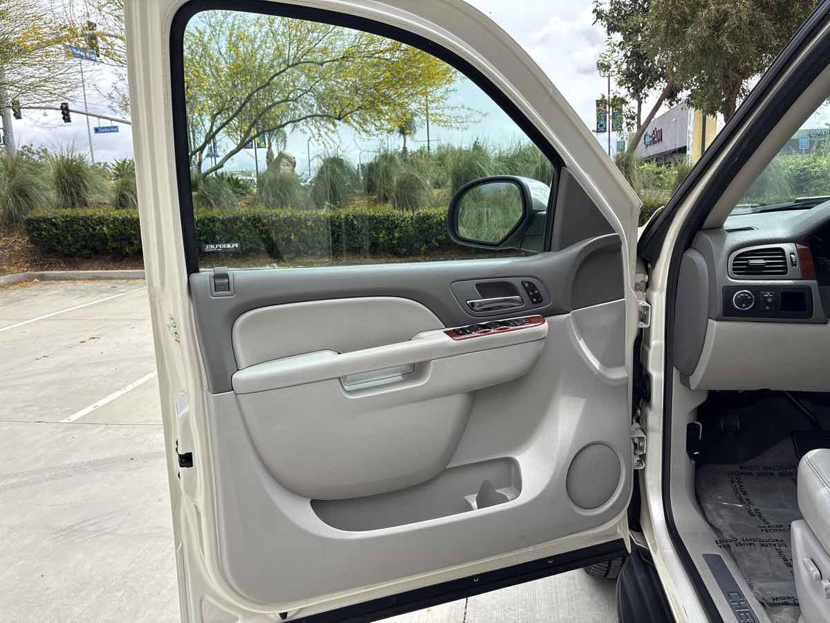 Used 2013 Chevrolet Tahoe LTZ image 22