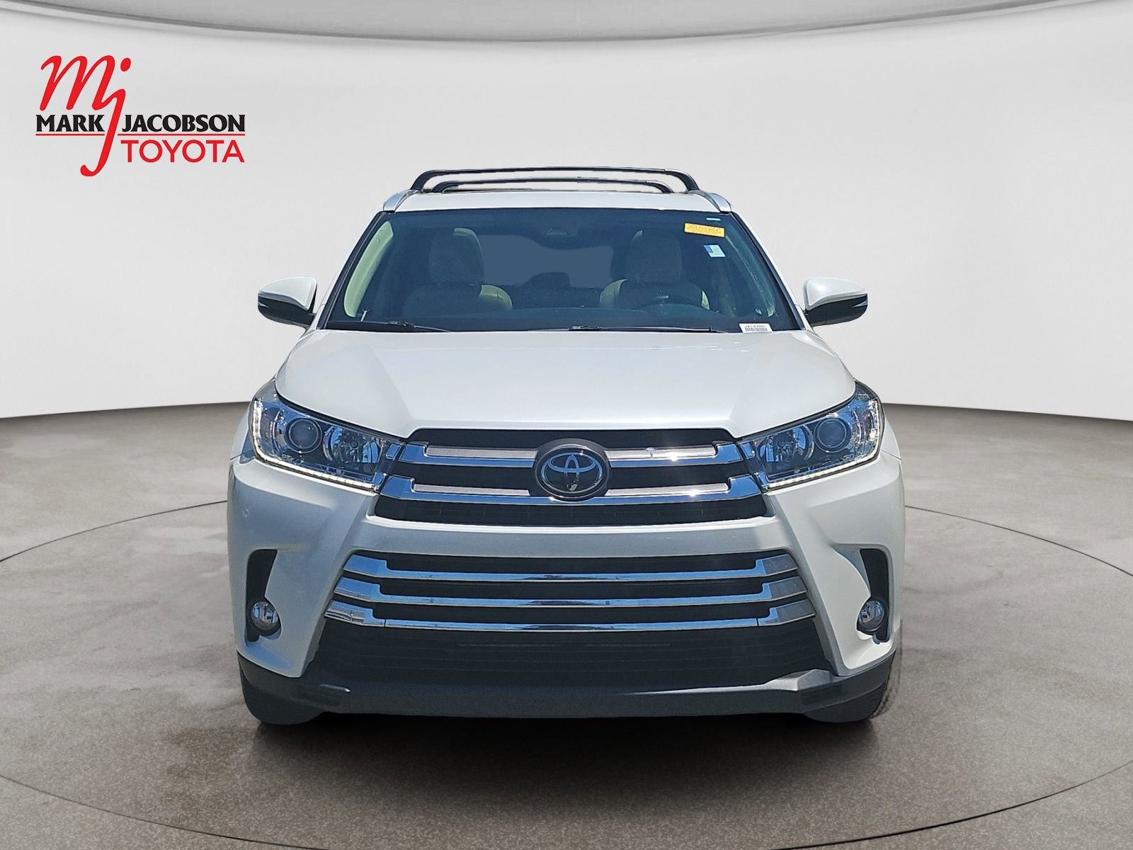 Used 2019 Toyota Highlander SE AWD/4WD image 2