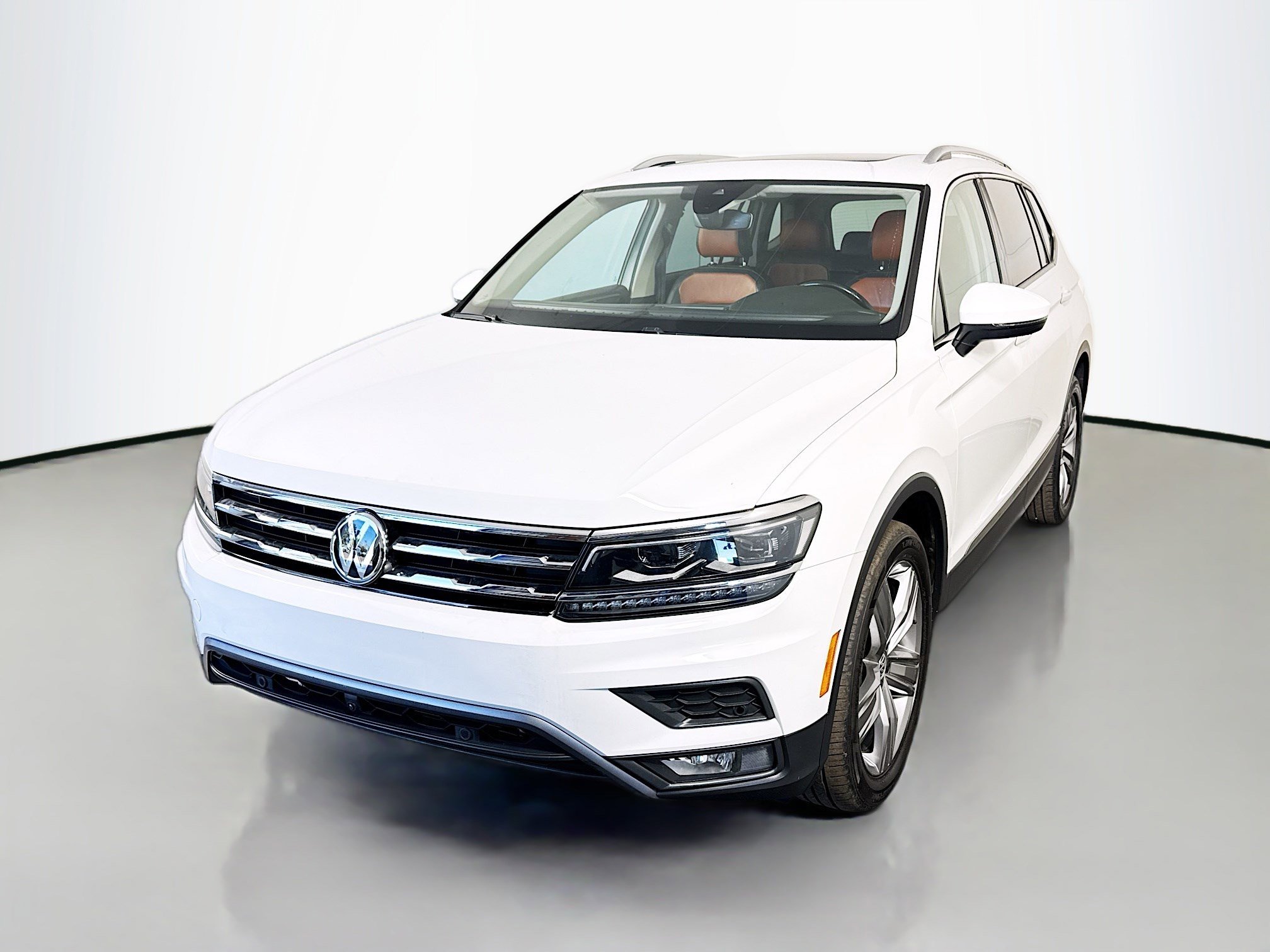 Used 2018 Volkswagen Tiguan SEL Premium image 4