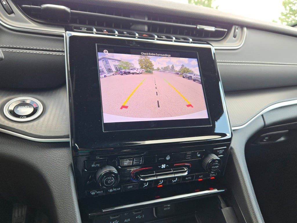 New 2025 Jeep Grand Cherokee Altitude image 32