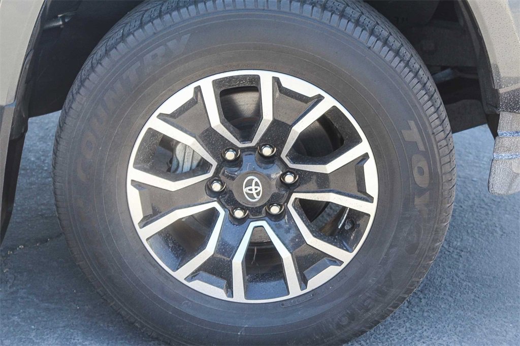 Used 2022 Toyota Tacoma TRD Sport w/ Technology Package image 10