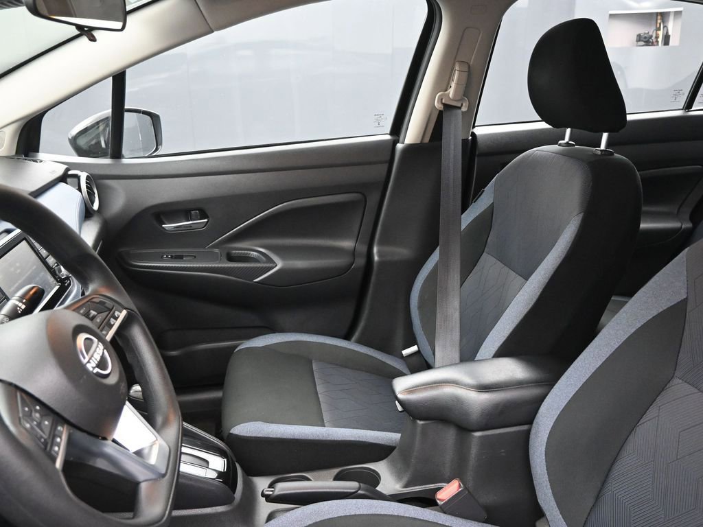 Used 2025 Nissan Versa SV image 19