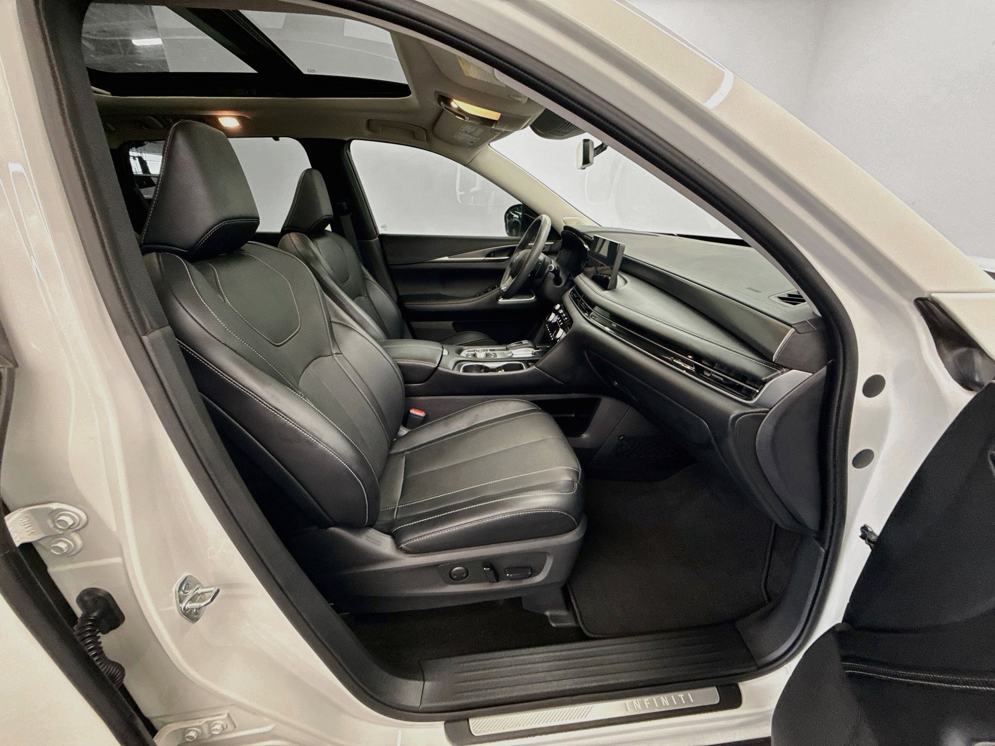 Used 2023 INFINITI QX60 Luxe w/ Performance Audio Package AWD/4WD image 35