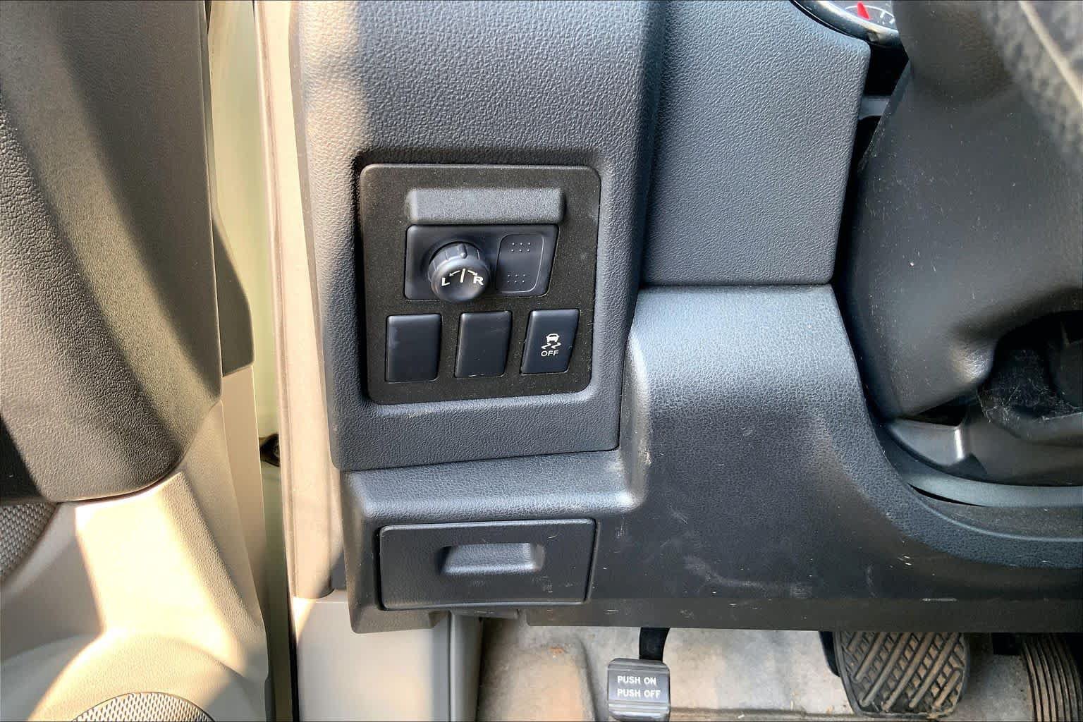 Used 2013 Nissan Rogue S FWD image 31