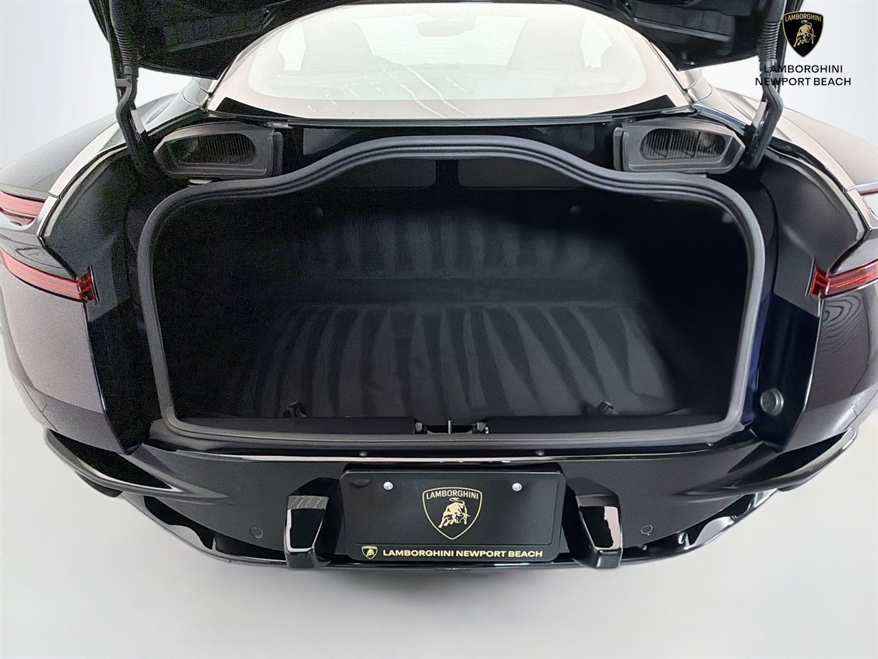 Used 2017 Aston Martin DB11 V12 RWD image 24