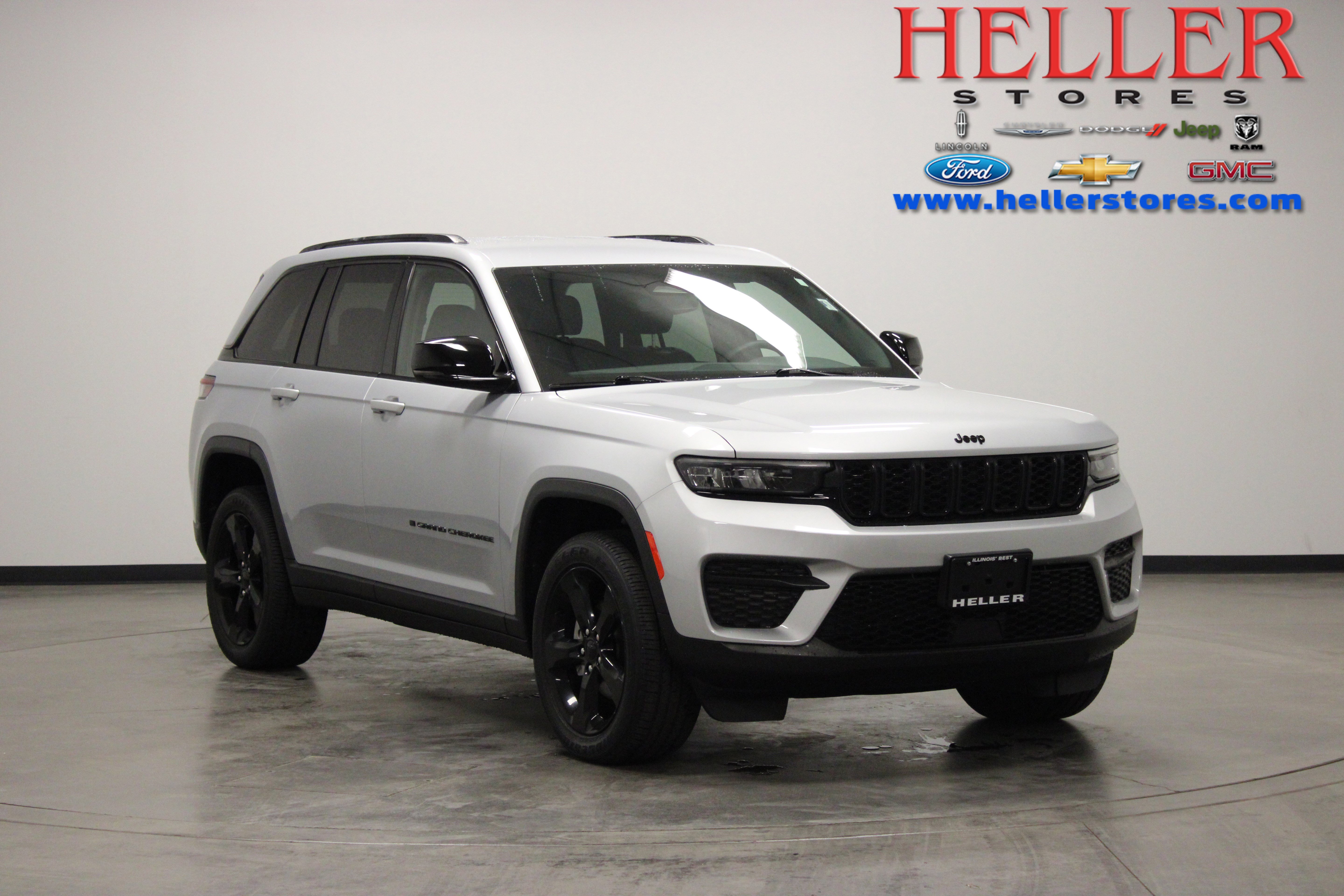 Used 2023 Jeep Grand Cherokee Altitude AWD/4WD image 1