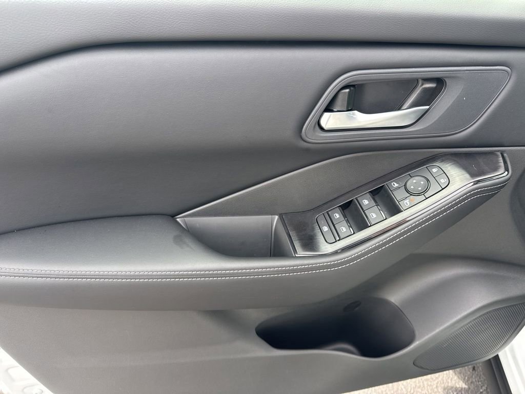 New 2026 Nissan Rogue SV FWD image 12