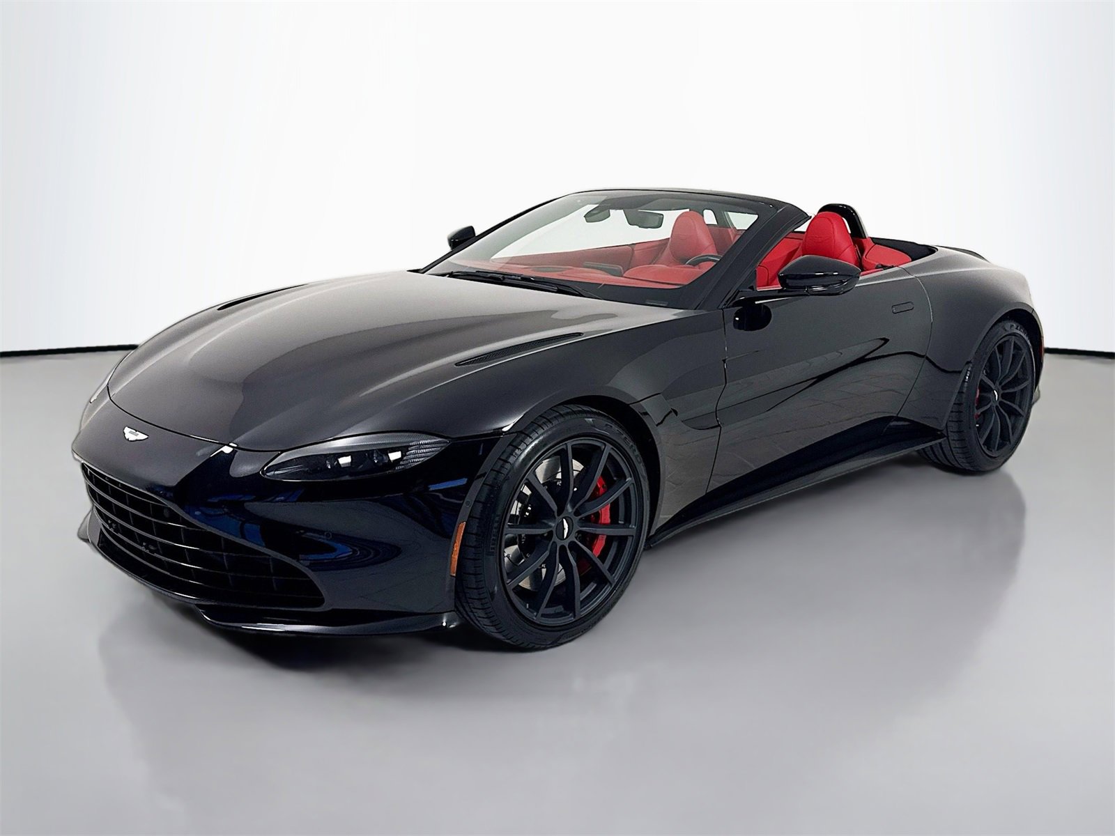 Used 2022 Aston Martin V8 Vantage Roadster image 3