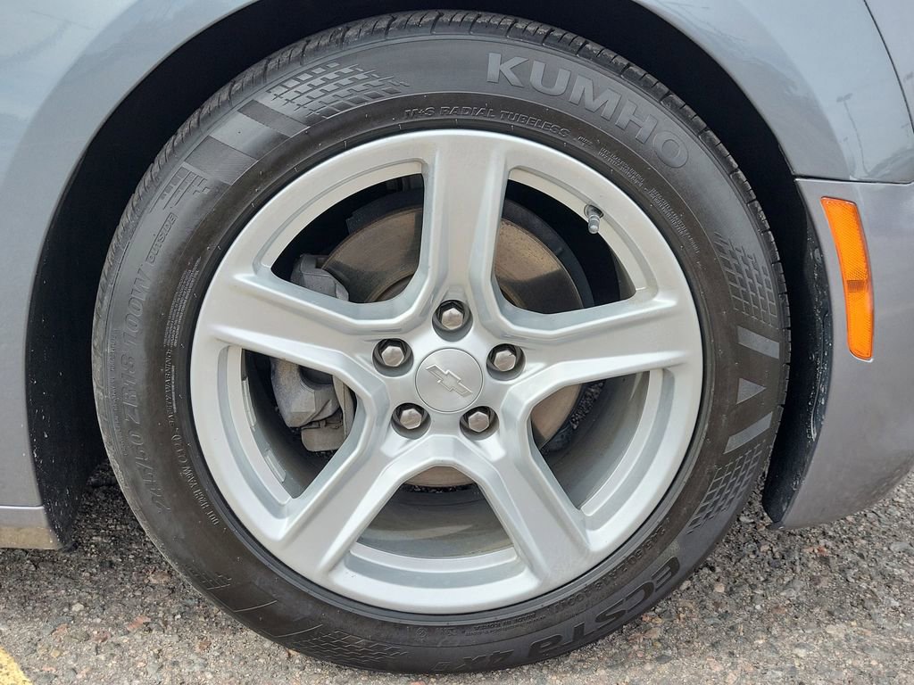 Used 2020 Chevrolet Camaro LT RWD image 17