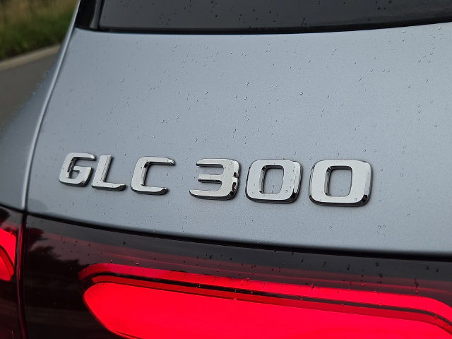 Used 2024 Mercedes-Benz GLC 300 4MATIC w/ Advanced USB Package image 31