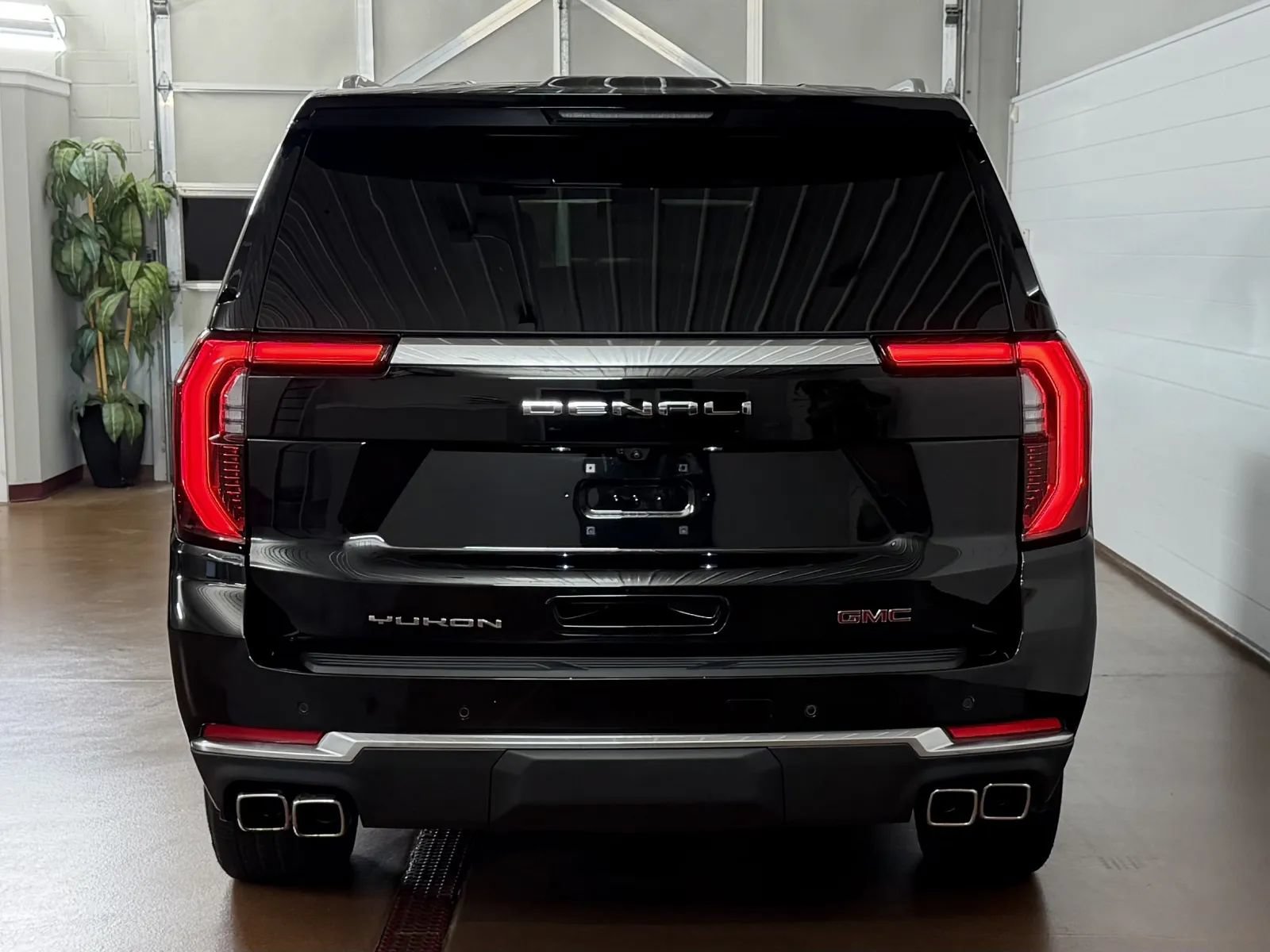 Used 2026 GMC Yukon XL Denali w/ Sun & Power Step Package AWD/4WD image 4