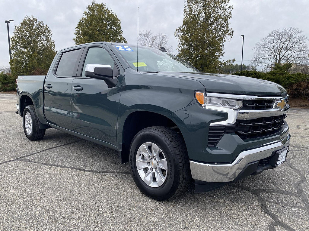 Used 2025 Chevrolet Silverado 1500 LT AWD/4WD image 3