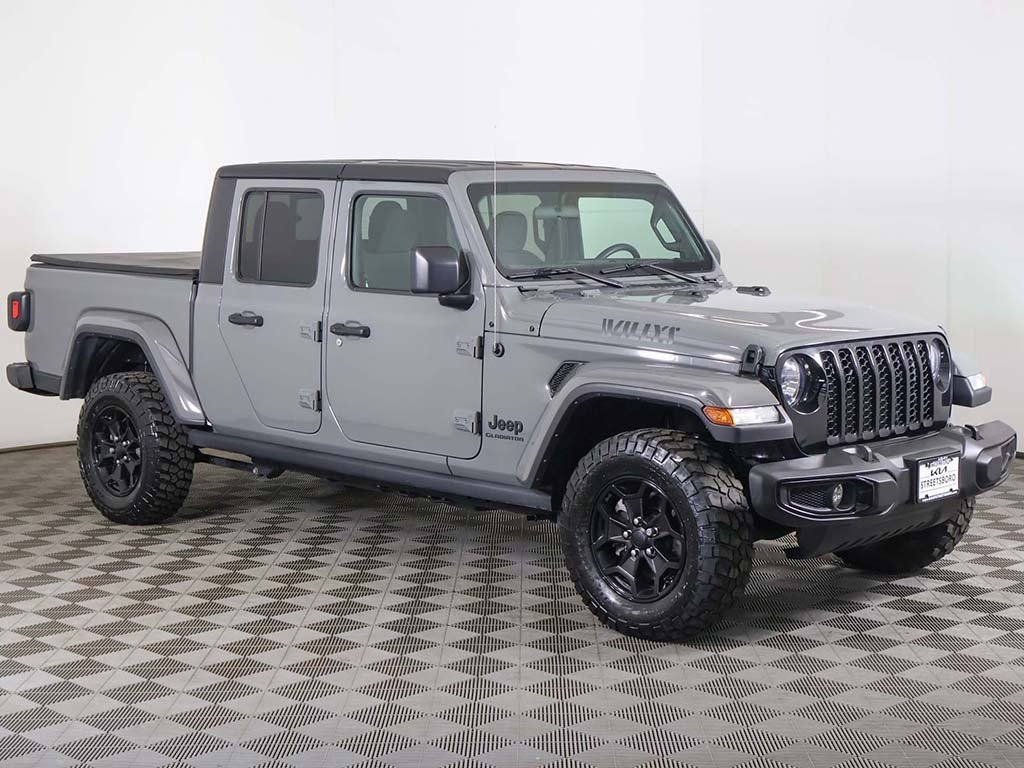 Used 2022 Jeep Gladiator Sport image 2