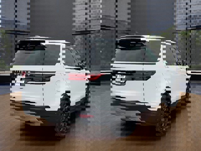 Used 2024 Land Rover Discovery S image 5