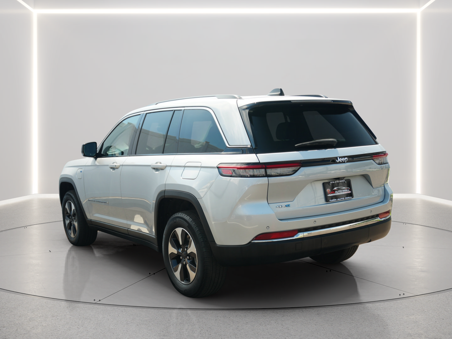 Used 2022 Jeep Grand Cherokee Limited 4xe AWD/4WD image 3