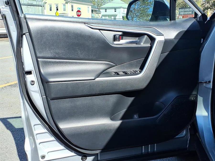 Used 2019 Toyota RAV4 XLE AWD/4WD image 17