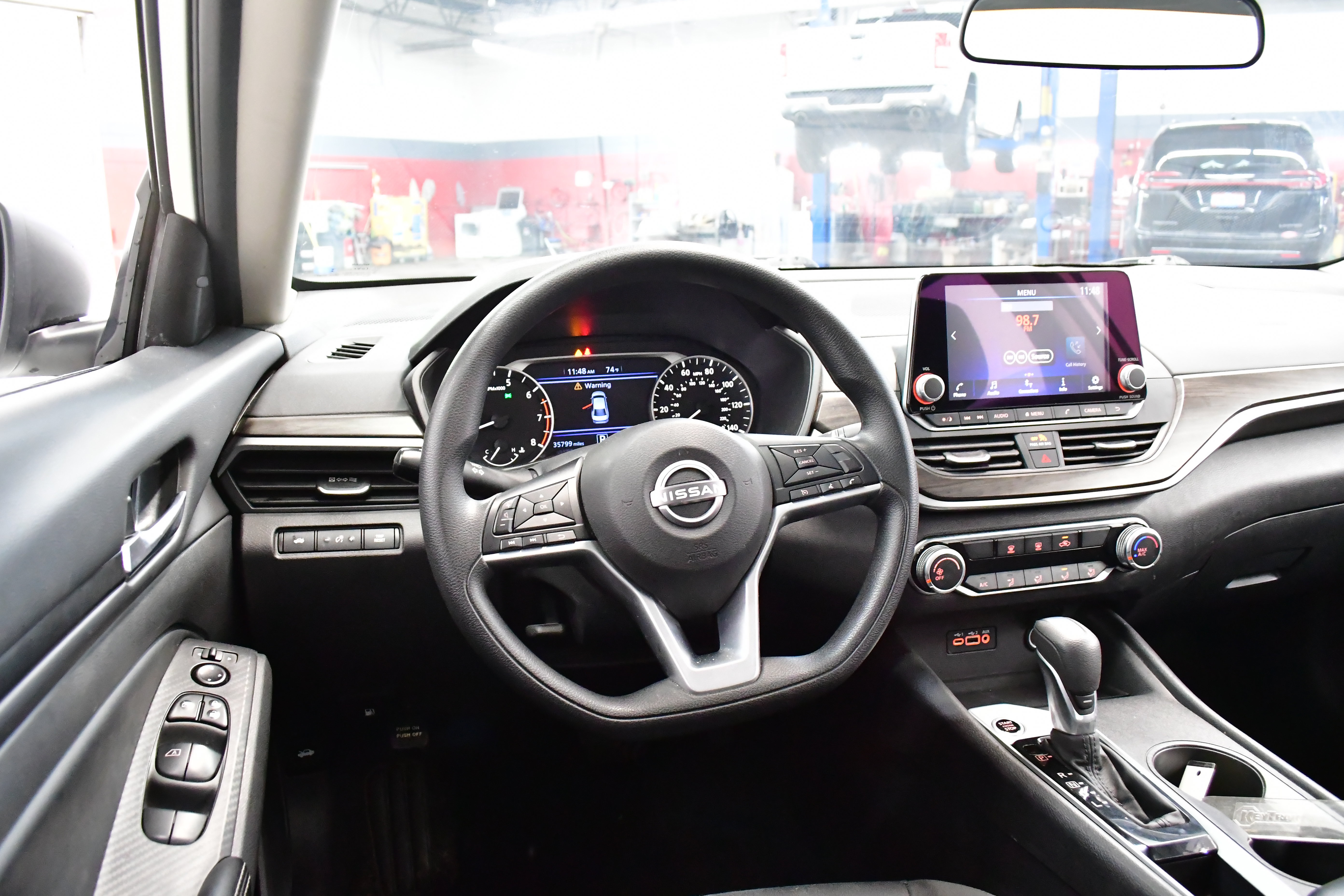 Used 2025 Nissan Altima 2.5 SV FWD image 8