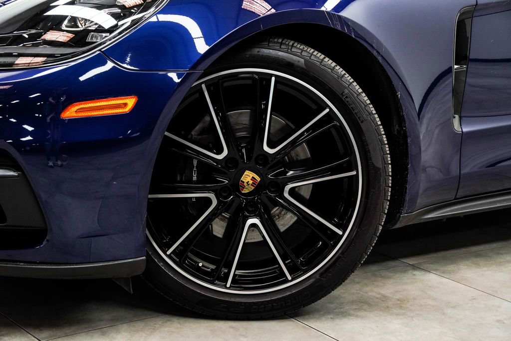 Used 2020 Porsche Panamera RWD image 3