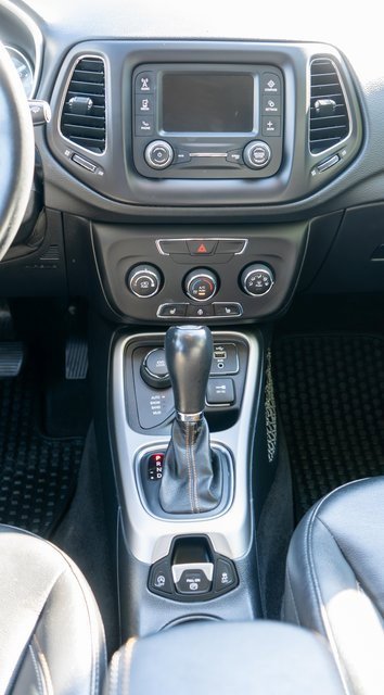 Used 2018 Jeep Compass Latitude w/ Cold Weather Group image 17