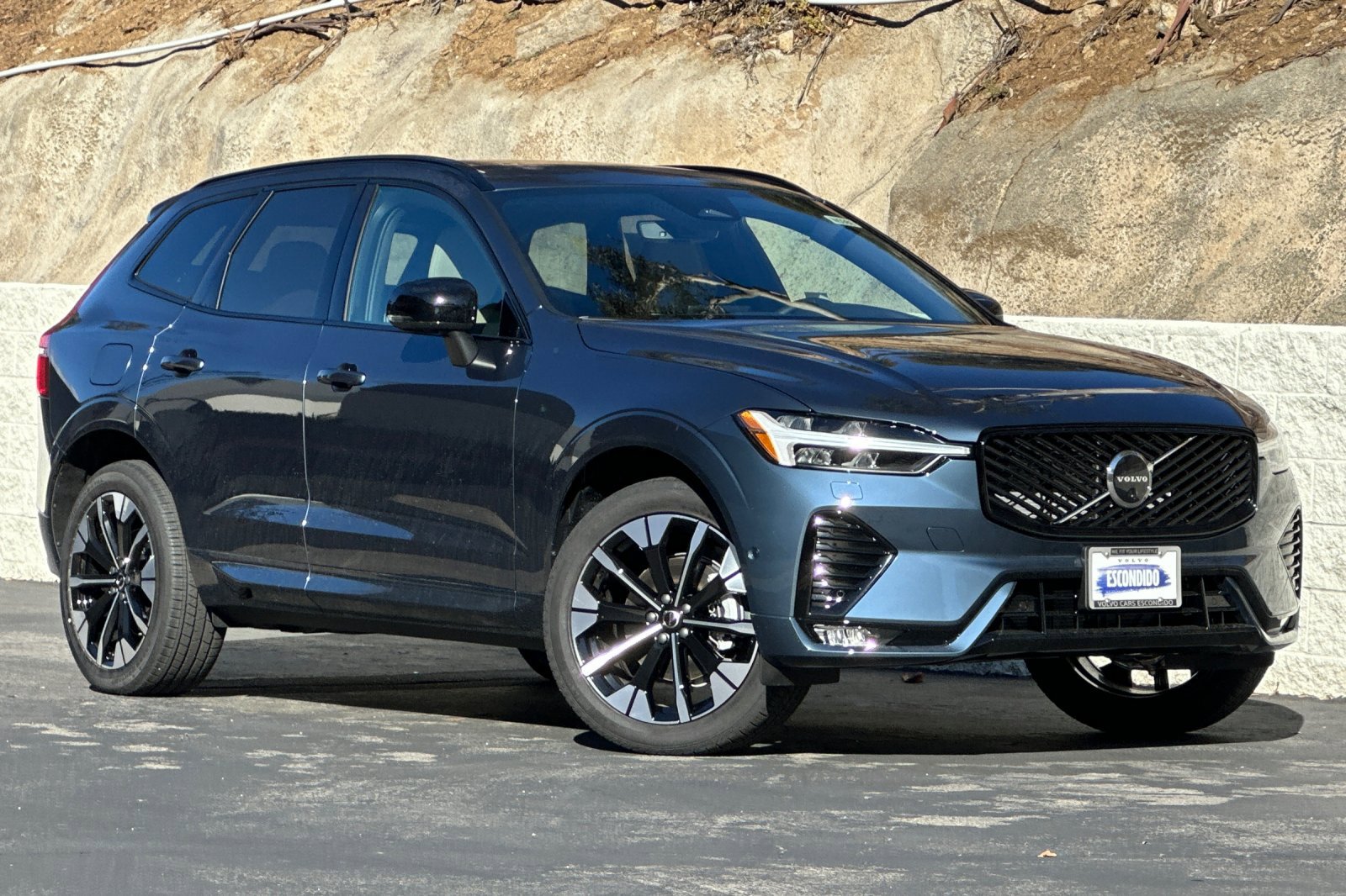 New 2026 Volvo XC60 B5 Plus w/ Climate Package image 2