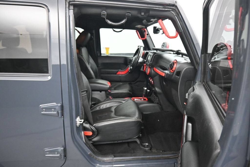 Used 2016 Jeep Wrangler Unlimited Rubicon w/ Connectivity Group AWD/4WD image 32