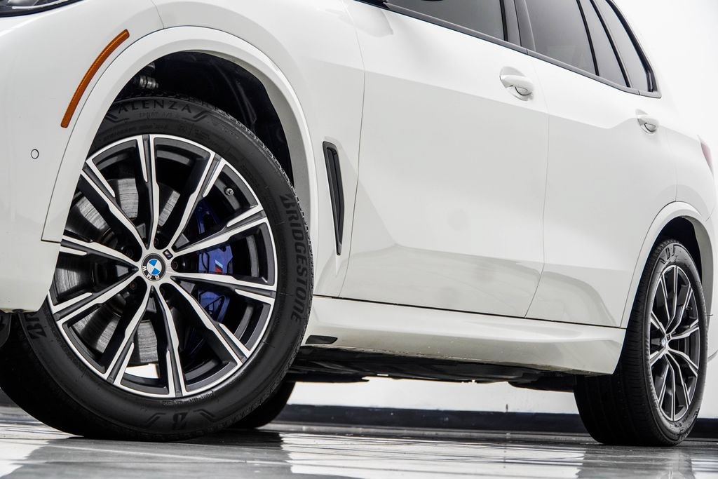 Used 2022 BMW X5 M50i AWD/4WD image 3