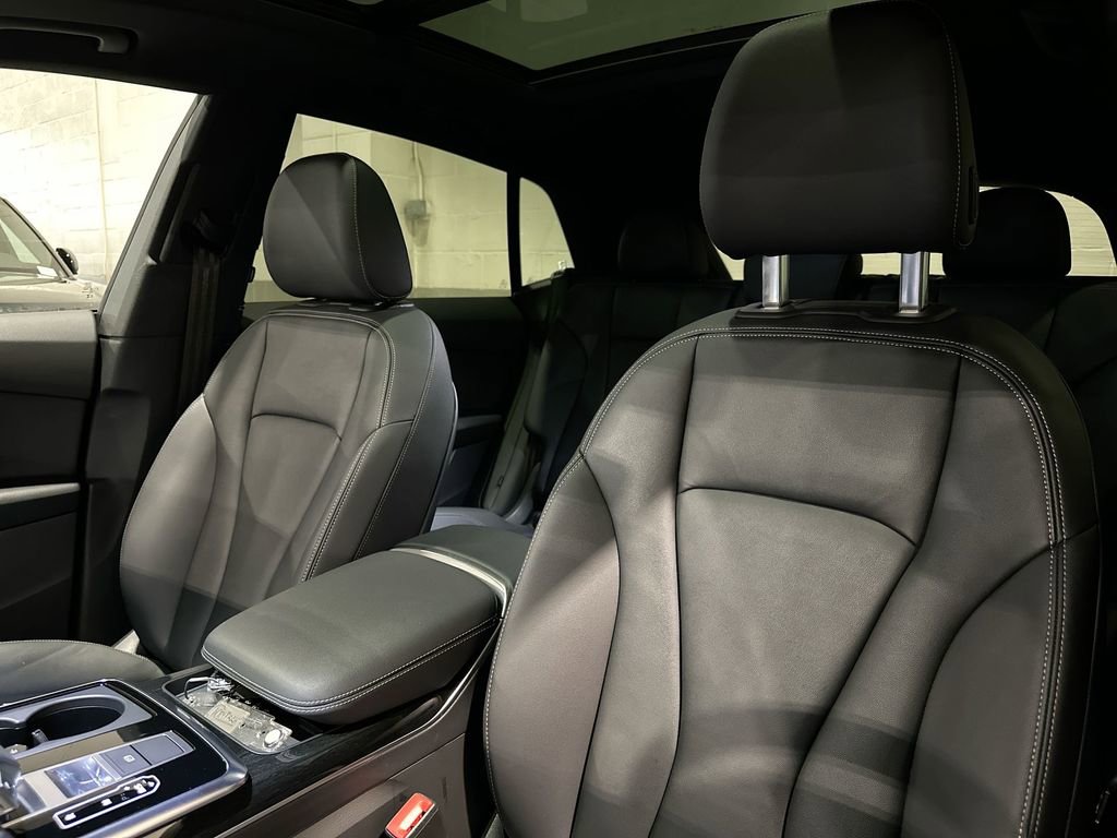 Used 2025 Audi Q8 Premium image 10