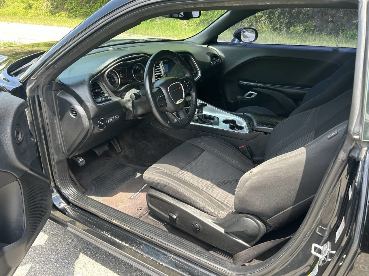 Used 2016 Dodge Challenger SXT RWD image 17