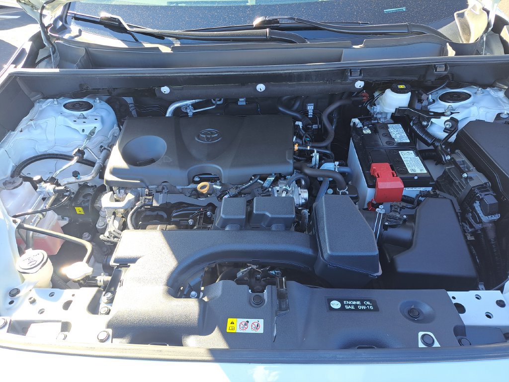 Used 2025 Toyota RAV4 XLE FWD image 38