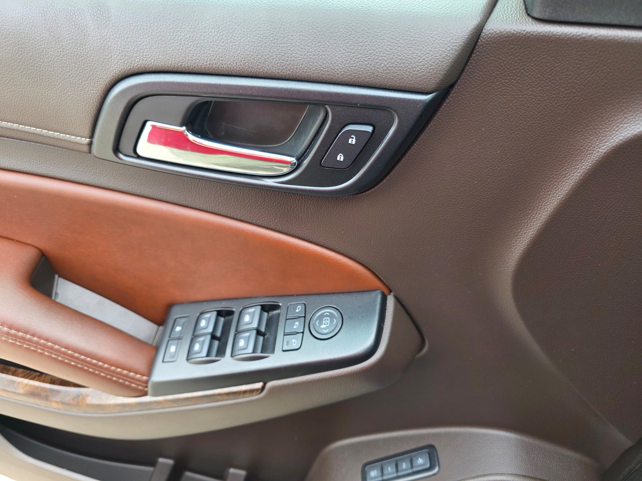 Used 2018 Chevrolet Suburban Premier image 9