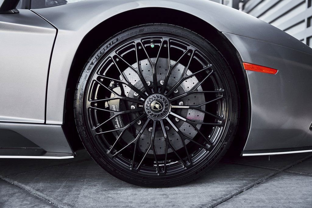 Used 2018 Lamborghini Aventador S image 35