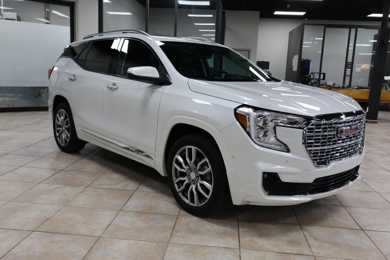 Used 2024 GMC Terrain Denali w/ Denali Premium Package AWD/4WD image 7