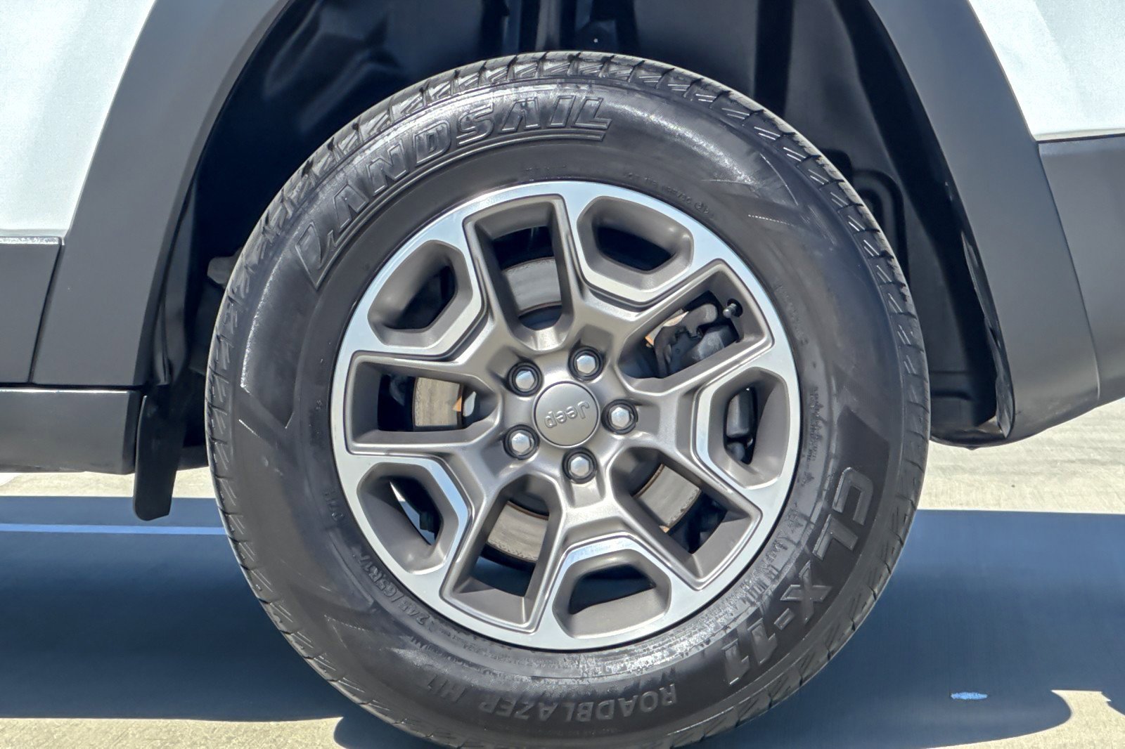 Used 2021 Jeep Cherokee Trailhawk image 25