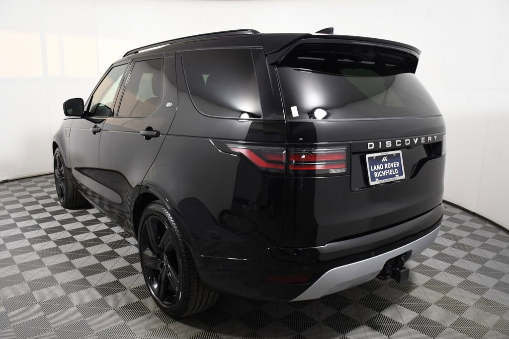 Used 2024 Land Rover Discovery Metropolitan Edition image 4