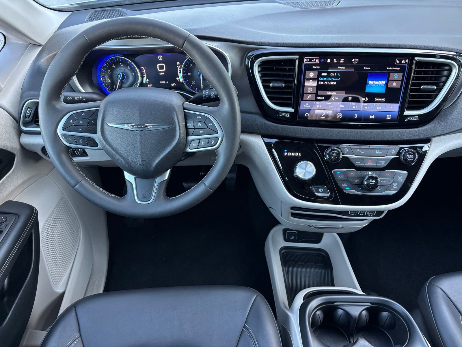 Used 2024 Chrysler Pacifica Touring-L image 18