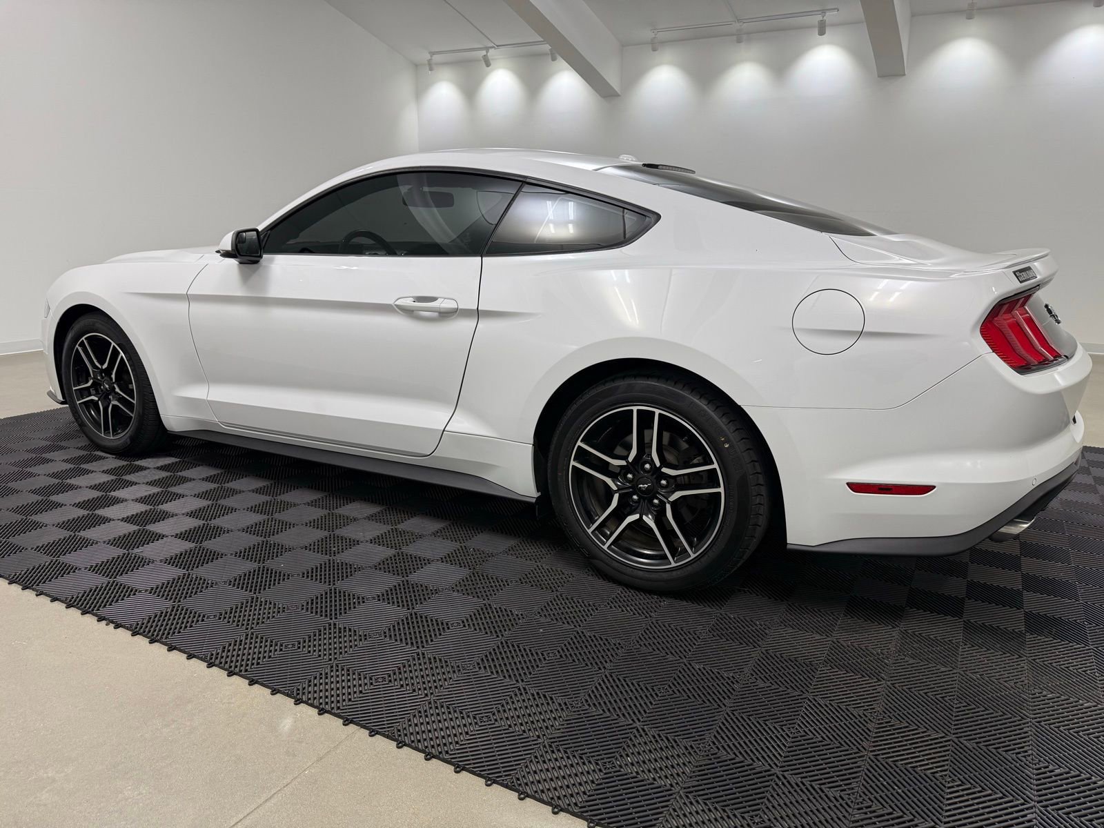 Used 2018 Ford Mustang Premium image 6