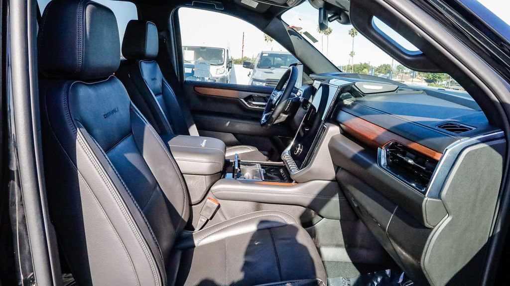 Used 2025 GMC Yukon Denali AWD/4WD image 19