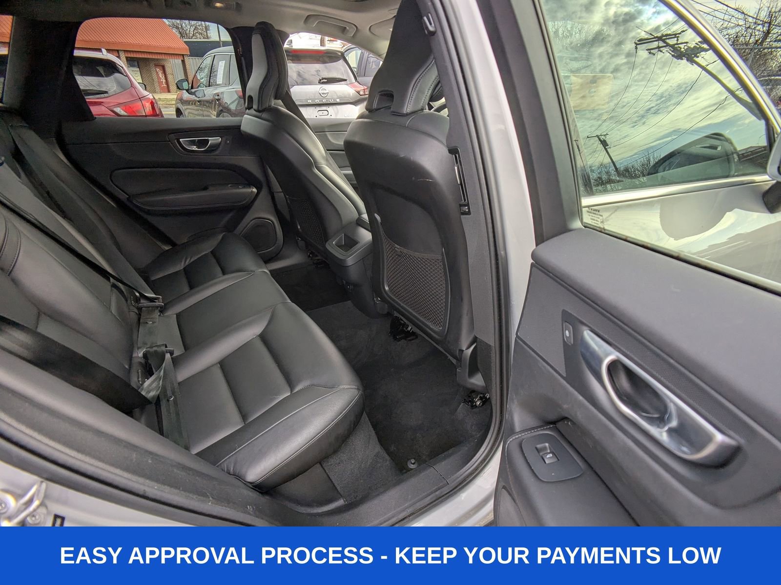 Used 2023 Volvo XC60 B5 Core image 16