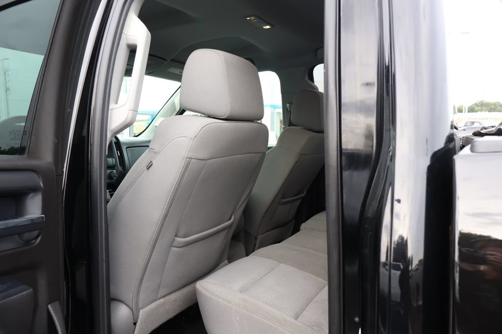 Used 2018 Chevrolet Silverado 1500 Custom w/ Custom Value Package AWD/4WD image 32