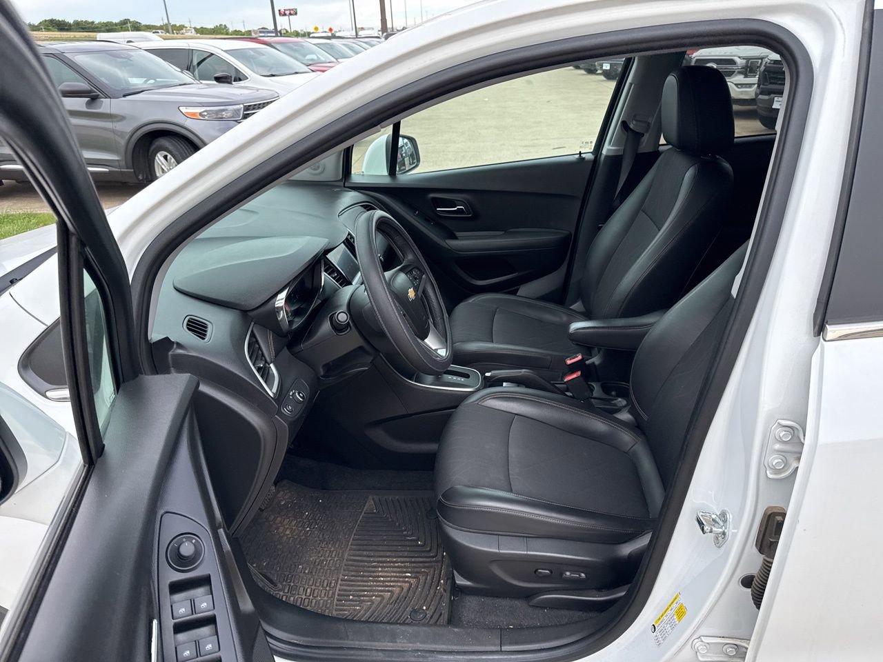 Used 2020 Chevrolet Trax LT w/ Driver Confidence Package FWD image 19