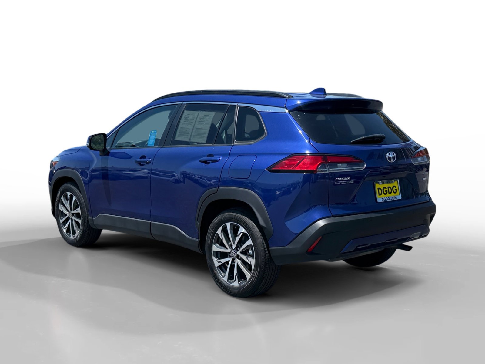 Used 2024 Toyota Corolla Cross XLE image 3