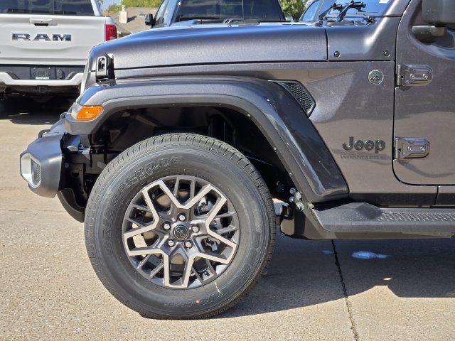 New 2026 Jeep Wrangler Unlimited Sahara AWD/4WD image 6