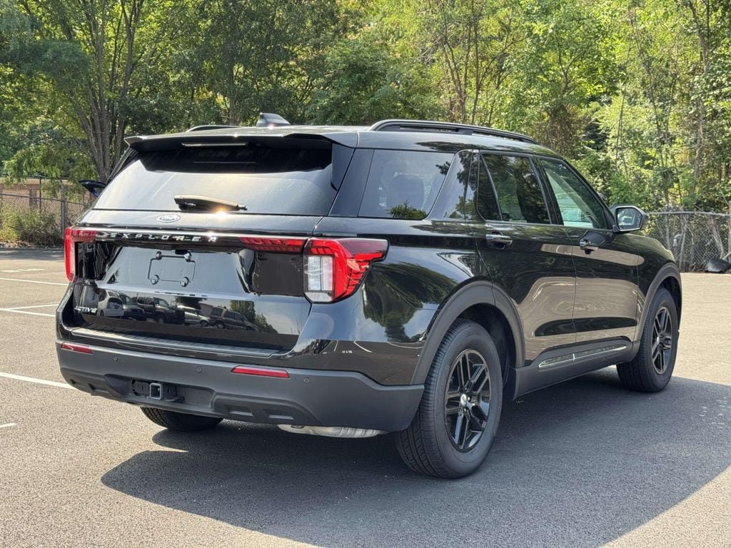 Used 2025 Ford Explorer Active RWD image 21