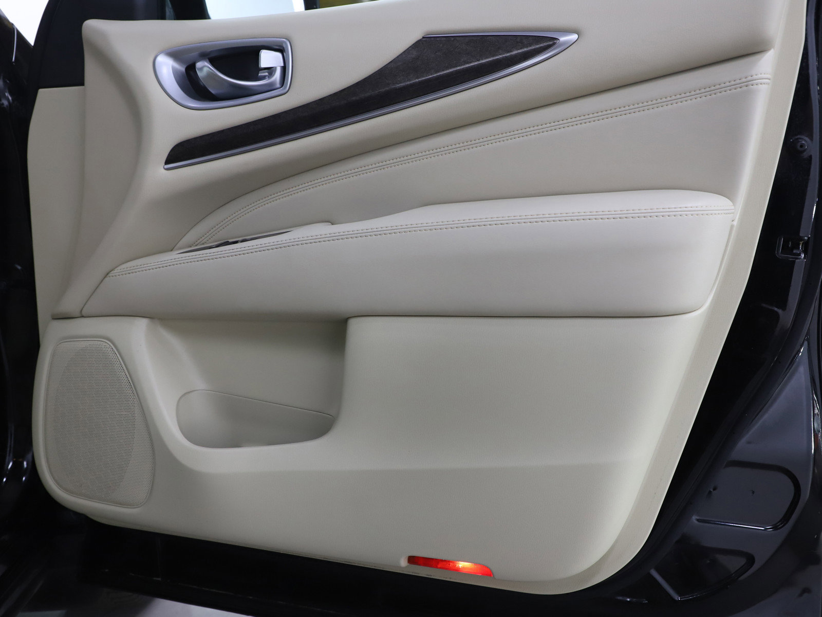 Used 2014 INFINITI QX60 AWD w/ Premium Plus Package image 9